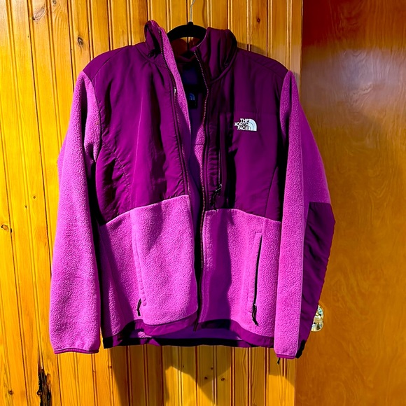Magenta Women’s The NorthFace fleece jacket size L - Picture 1 of 4